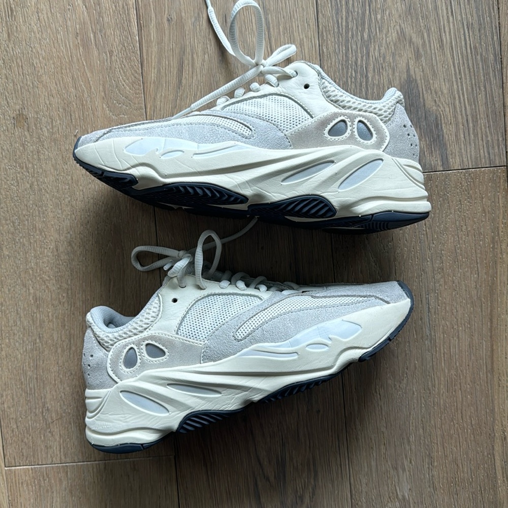 Adidas YEEZY Boost 700 Analog | Men size 6, fits like an 8 for women